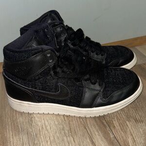 Air Jordan 1 Mid Black‎ Youth Sneakers – Size 7.5Y EUC